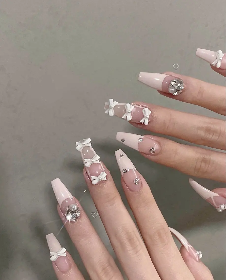 ネイル アートネイル チークネイル ドット フットネイル フレンチネイル ハンドネイル フットネイル 🌱Rina🎀 Mikaのネイルデザイン