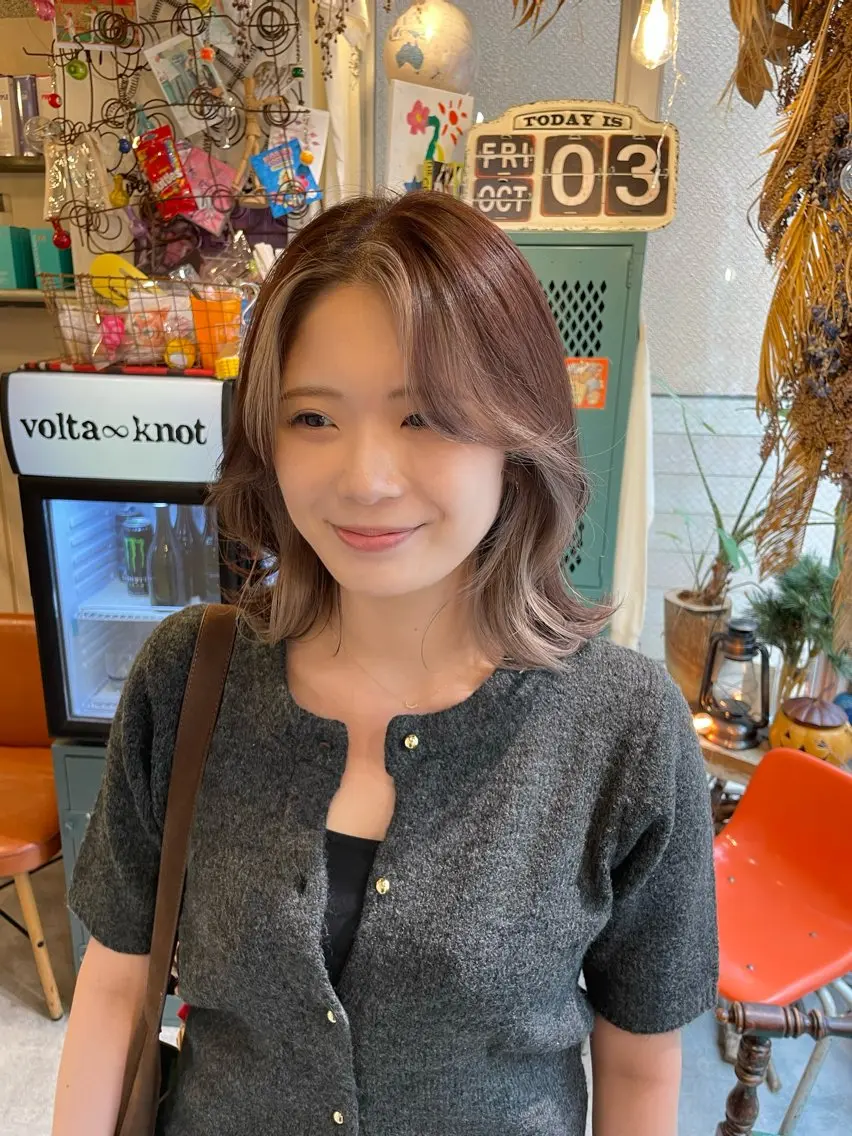 ミディアム カット ヘアカラー 透明感カラー 🦋AYAのヘアスタイル
