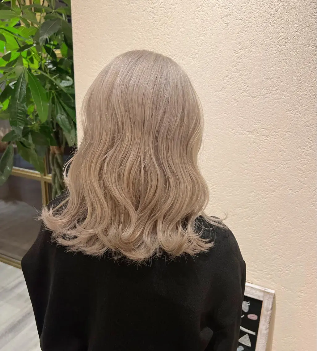 セミロング カラー ハイトーンカラー ヘアカラー Aya/四条烏丸/ 酸性ストレートのヘアスタイル