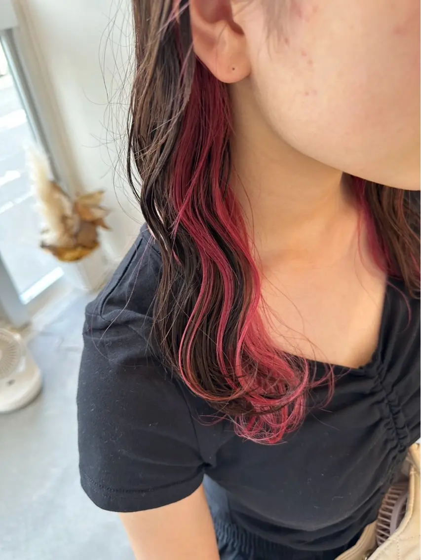 セミロング カラー インナーカラー わだ なつきのヘアスタイル