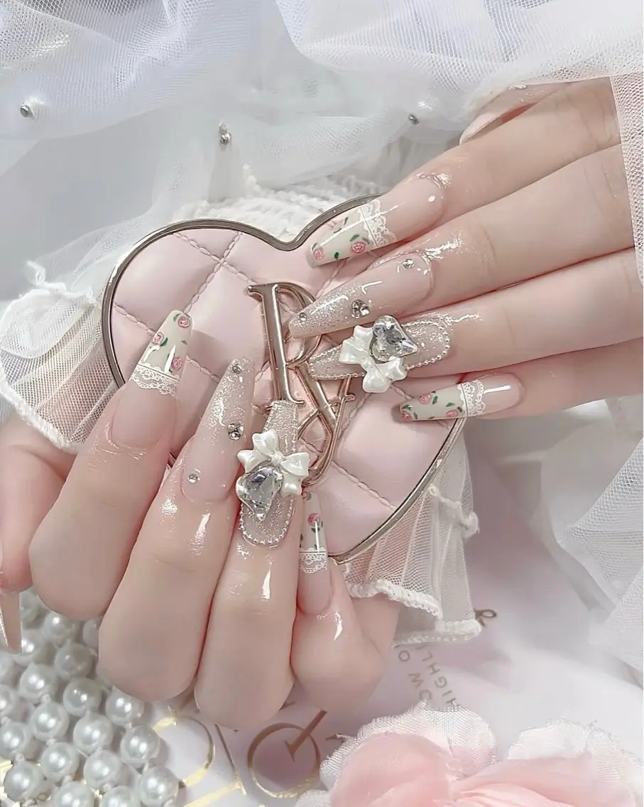 ロング 外国人風カラー 韓国風ヘア ハンドネイル E🌷nail 長さだし専門店のネイルデザイン