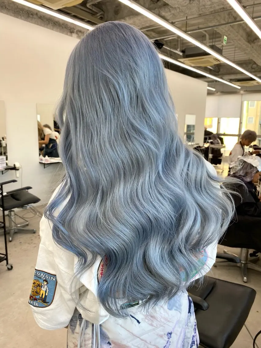 ロング カラー ヘアカラー 新美 蓮のヘアスタイル