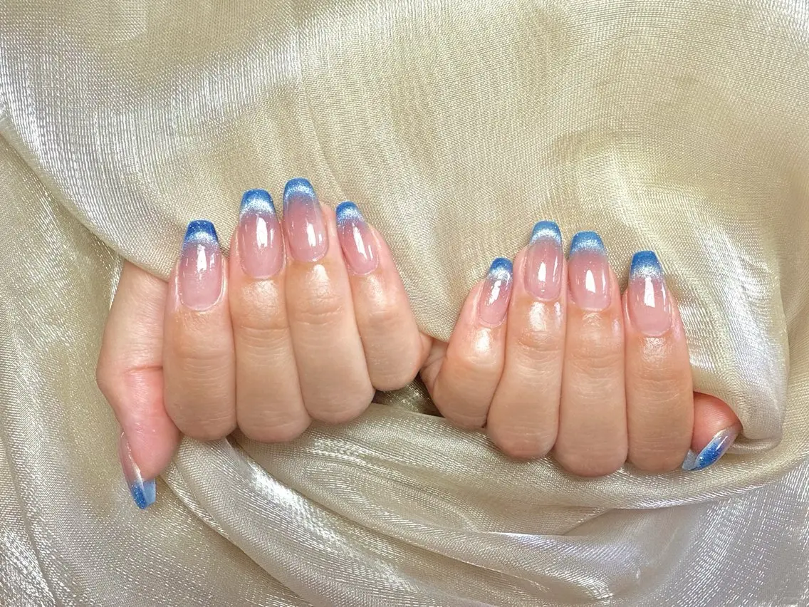 ネイル ブルー チークネイル フレンチネイル マグネットネイル マグネットフレンチ ハンドネイル ハンドケア L. Nailのネイルデザイン