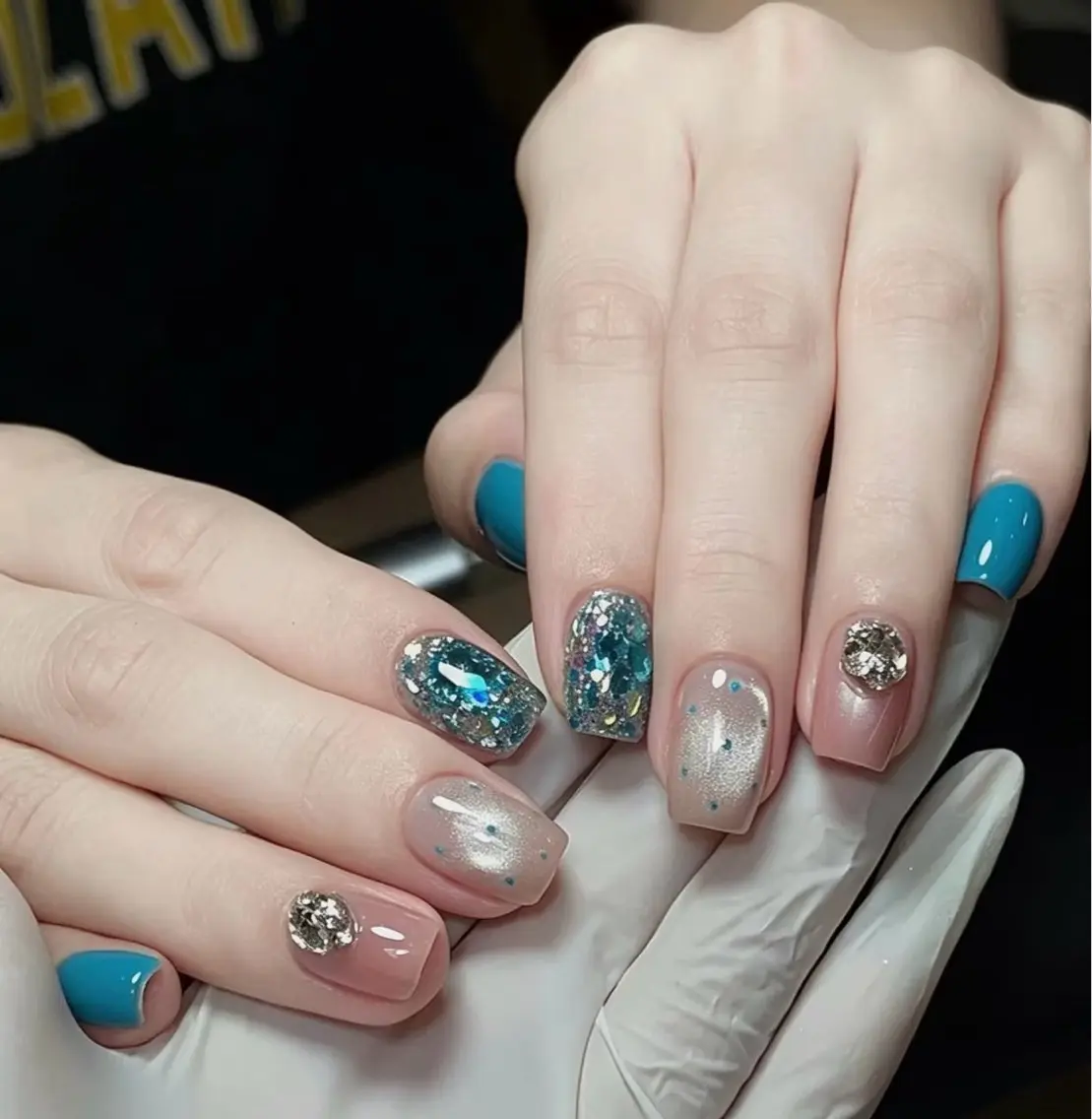 ネイル ブルー キラキラネイル 韓国ネイル ラメ(グリッター) シルバー ハンドネイル Yoxie Nailのネイルデザイン