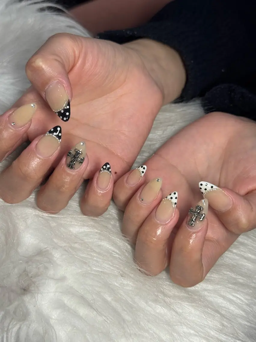 ネイル LAVISH 大和店 emi・:*+のネイルデザイン