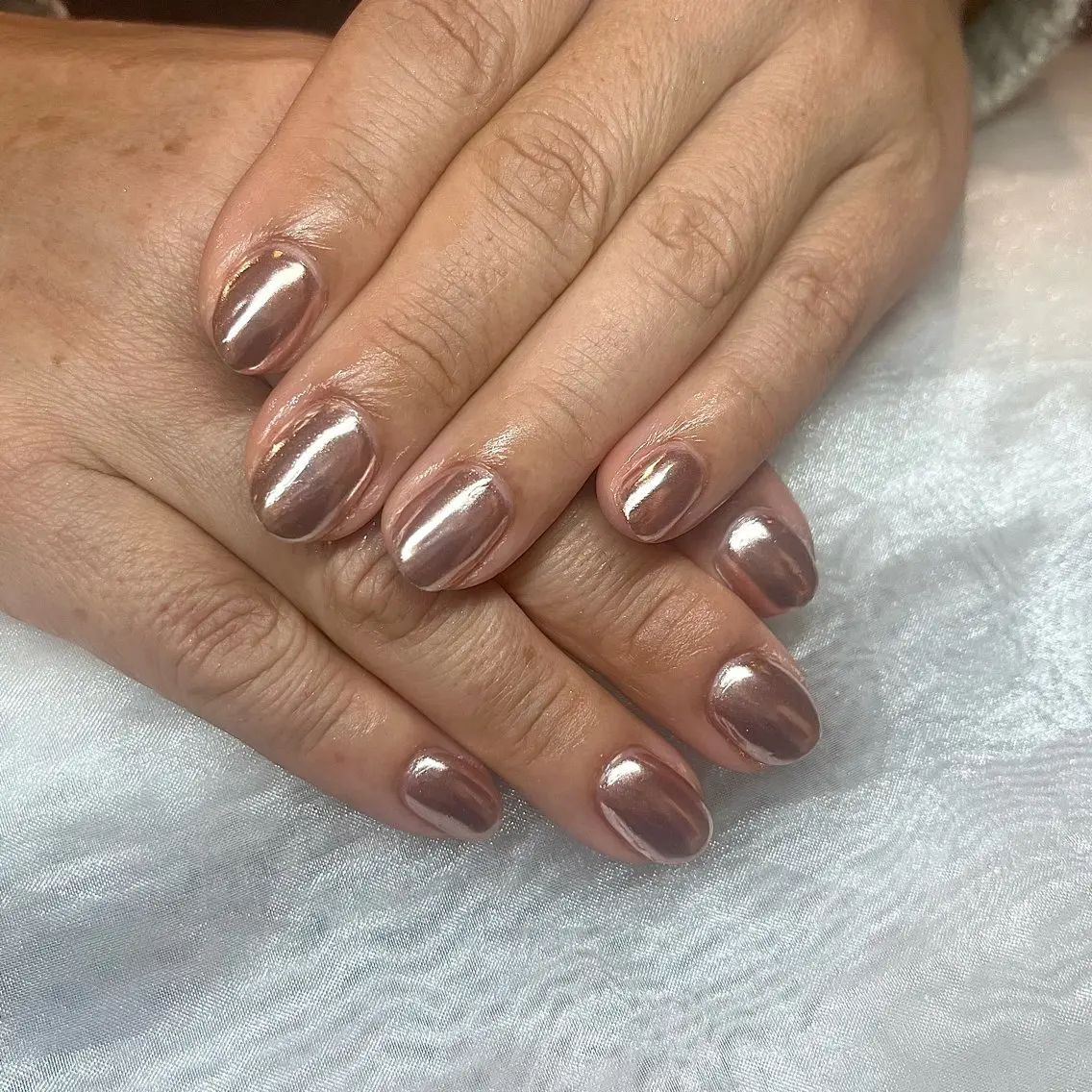ネイル ハンドネイル 𝐴𝑘𝑎𝑟𝑖 🤎のネイルデザイン