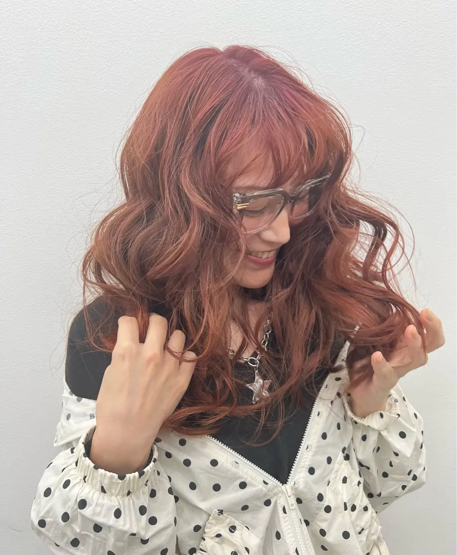 セミロング ハイトーン /愛子のヘアスタイル