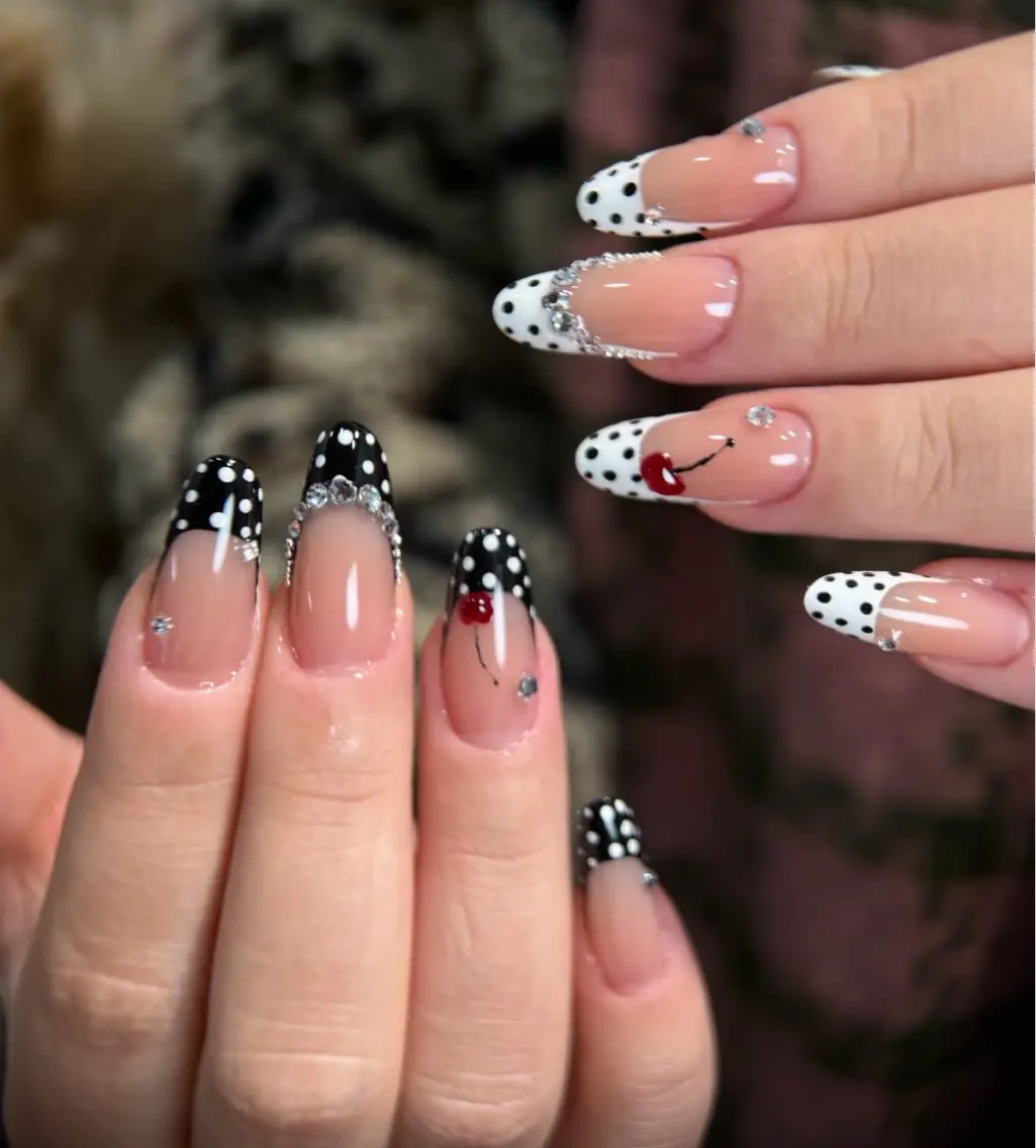 ネイル 桜ネイル フットネイル フレンチネイル グラデーション 氷ネイル・うるうるネイル ハンドネイル Lynn_ Nailのネイルデザイン