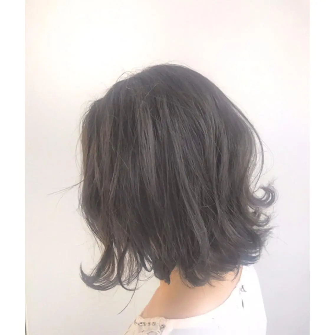 ミディアム カラー グレージュ ハイライトカラー ボブ ハイライト 外ハネヘア 髪質改善/透感カラー 山下輝人のヘアスタイル