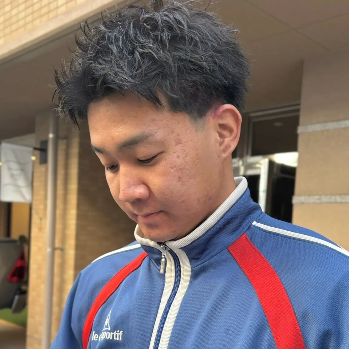 メンズ フェードカット フェザーパーマ メンズハイトーン メンズパーマ メンズショート カット 【メンズショート 特化】村斎 伶次のヘアスタイル