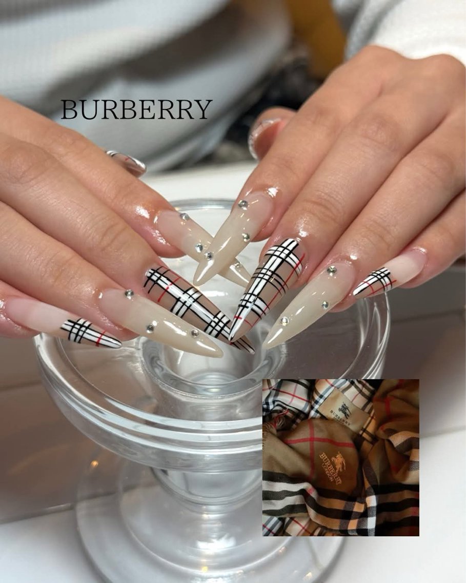 ネイル アートネイル フレンチネイル ジェルネイル キラキラネイル 韓国ネイル ハンドネイル ICE Nailsのネイルデザイン
