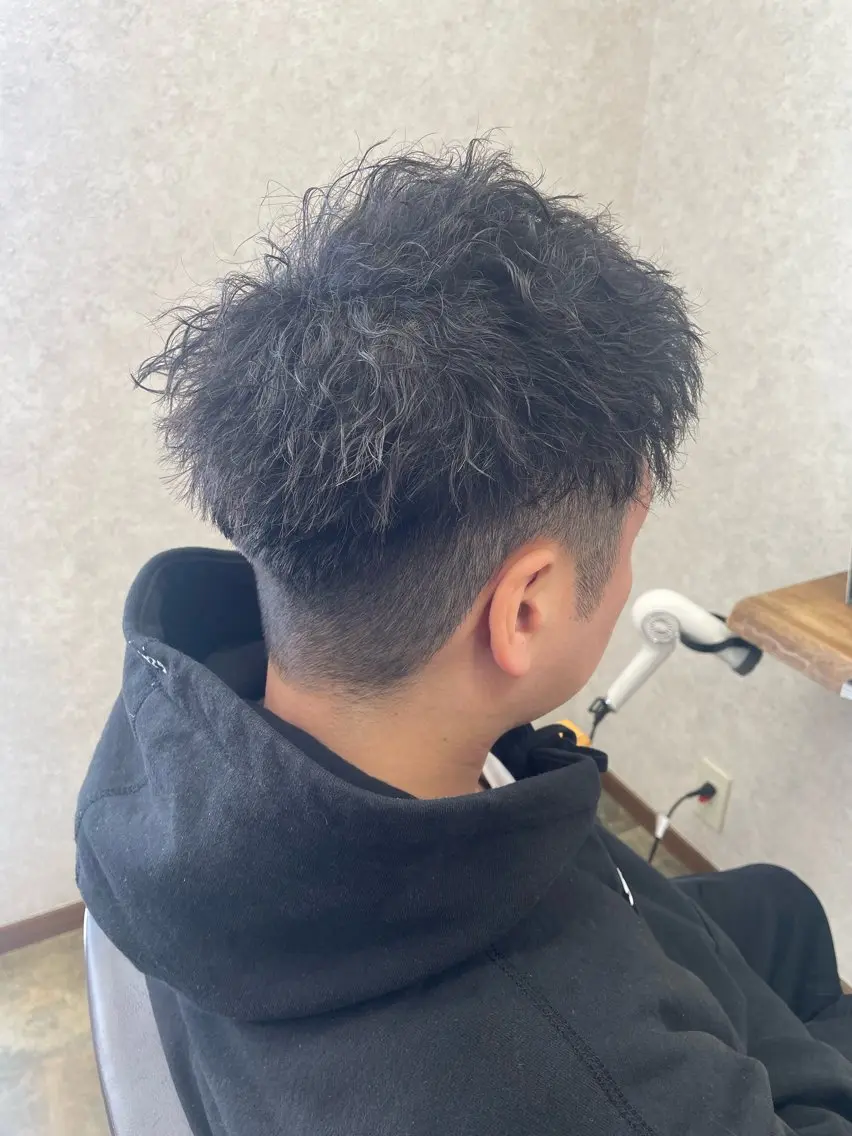 ショート メンズ アップバング メンズパーマ ショートヘア カット 三川 啓英 / 縮毛矯正/髪質改善のヘアスタイル