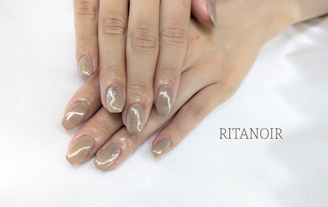 ネイル ゴールド ラメ(グリッター) ピンク ピンクベージュ シンプルネイル RITA NOIRのネイルデザイン