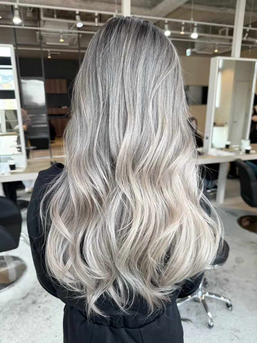 ロング カラー ブリーチ ヘアカラー トリートメント 井上 一平のヘアスタイル