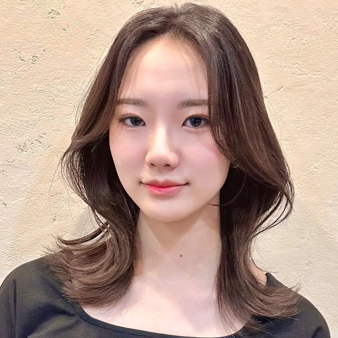 ミディアム カット ヘアカラー トリートメント 🌹ハッシュカット、 レイヤー韓国ヘア🌹のヘアスタイル