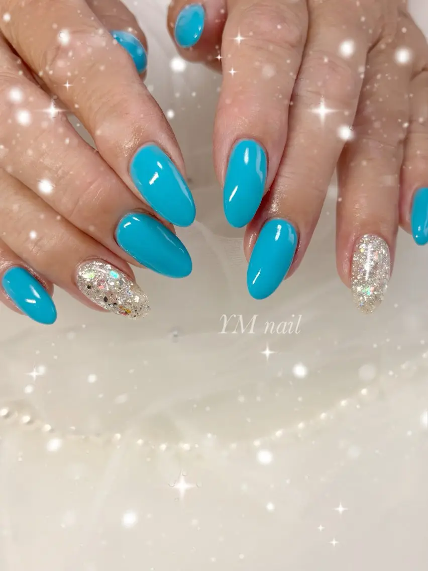 ネイル 水色 ワンカラーネイル シルバー 夏ネイル ハンドネイル YM nailのネイルデザイン