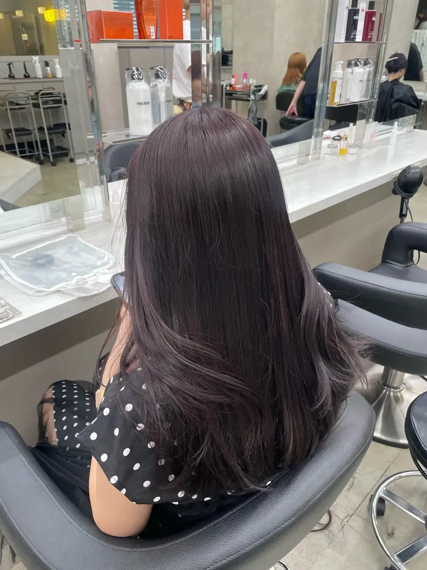 セミロング カラー 透明感カラー グレージュ ラベンダーカラー ラベンダーグレー 抜け感レイヤー︴ ニュアンスカラーのヘアスタイル