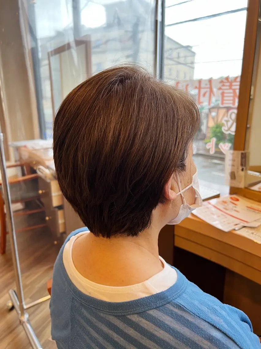 ショート ヘアカラー 小島 七海のヘアスタイル