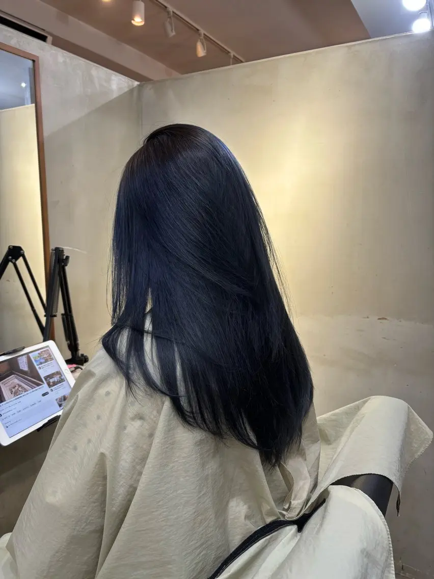 ロング カラー ブリーチ ネイビーカラー 縮毛矯正 ヘアカラー 中園康 /カラー/ブリーチのヘアスタイル