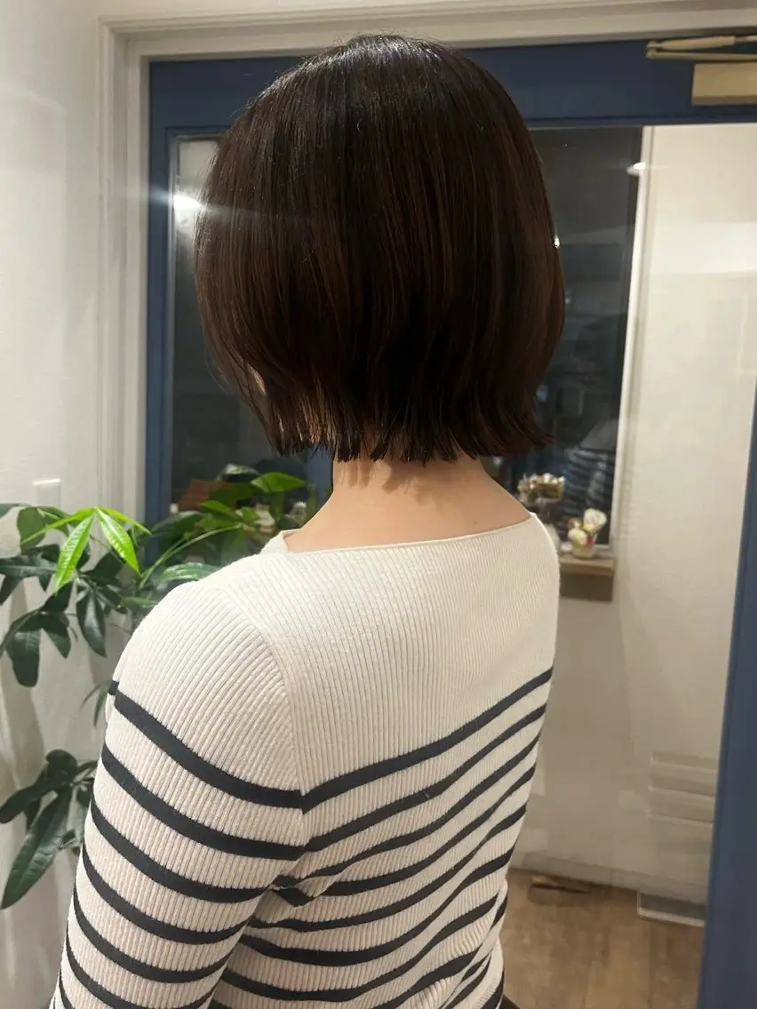 ショート カラー ボブレイヤー グレージュ ラベンダーカラー ラベンダーグレージュ ラベンダーグレー カット ヘアカラー トリートメント ヘッドスパ 上品な暖色/丸みボブ Chie🪷のヘアスタイル