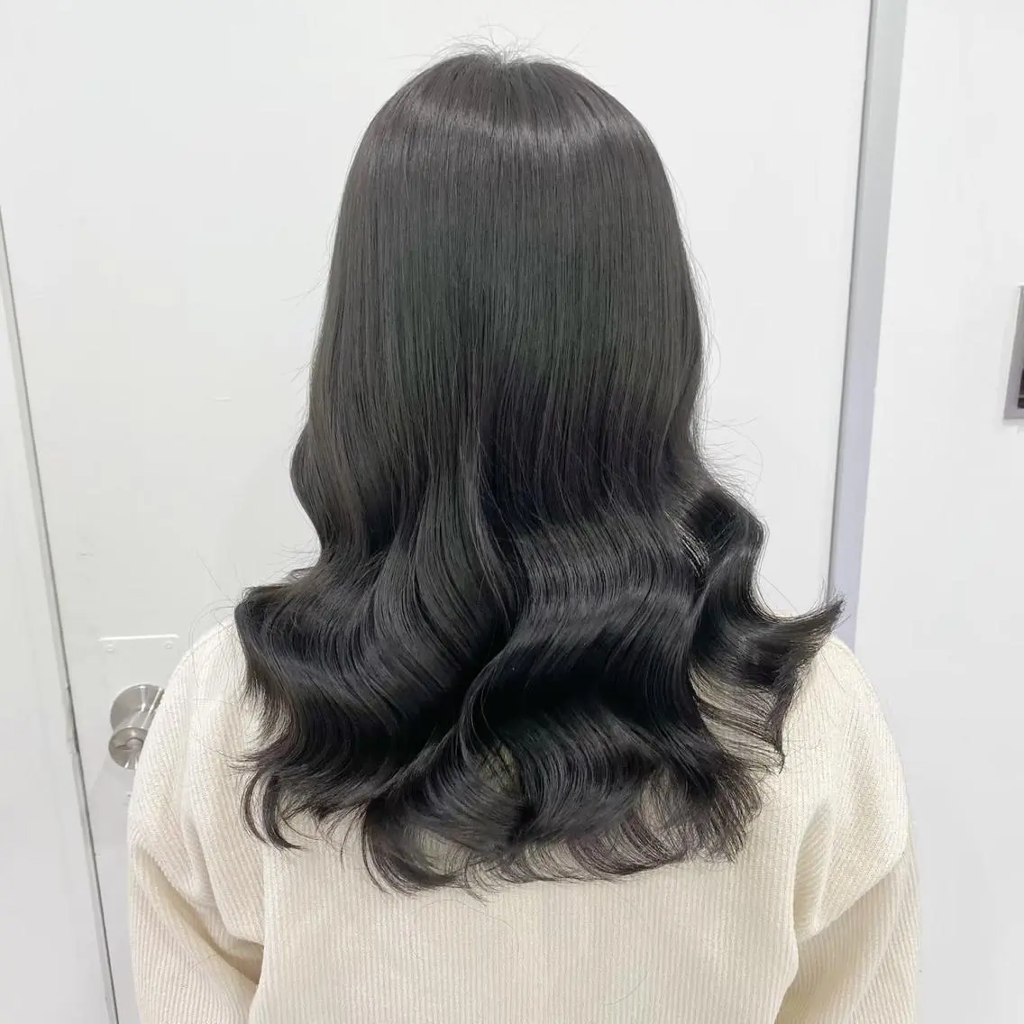 セミロング カラー 💕コテ巻き風パーマ 💕KEIYA 💕のヘアスタイル