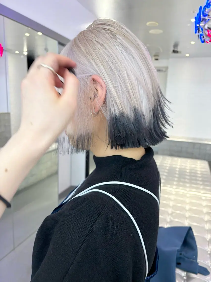 ミディアム カラー ヘアアレンジ 黒髪 デザインカラー カット ヘアカラー 🎨ハイトーン/ 切りっぱなし みつきのヘアスタイル
