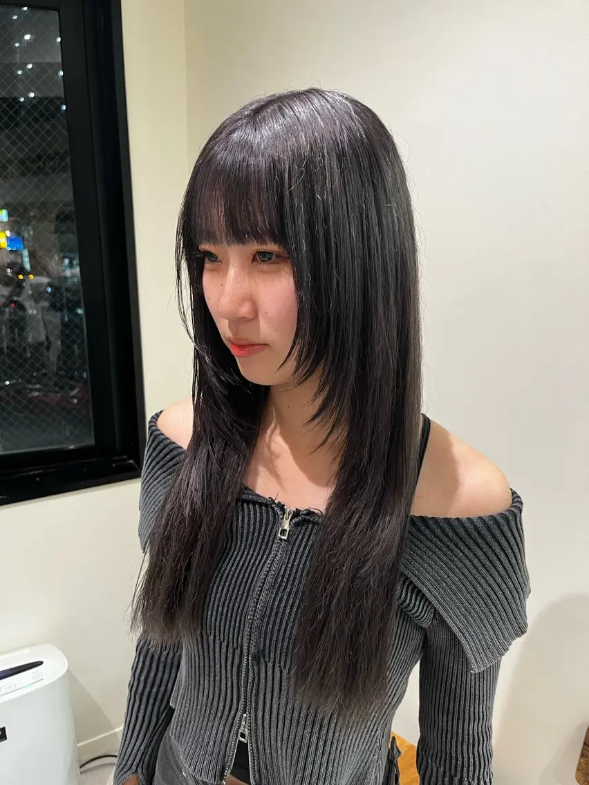 ロング カラー ラベンダーカラー ラベンダーグレー 顔まわりレイヤー レイヤーカット レイヤーカット/ブラ ウンカラー/河野凜のヘアスタイル