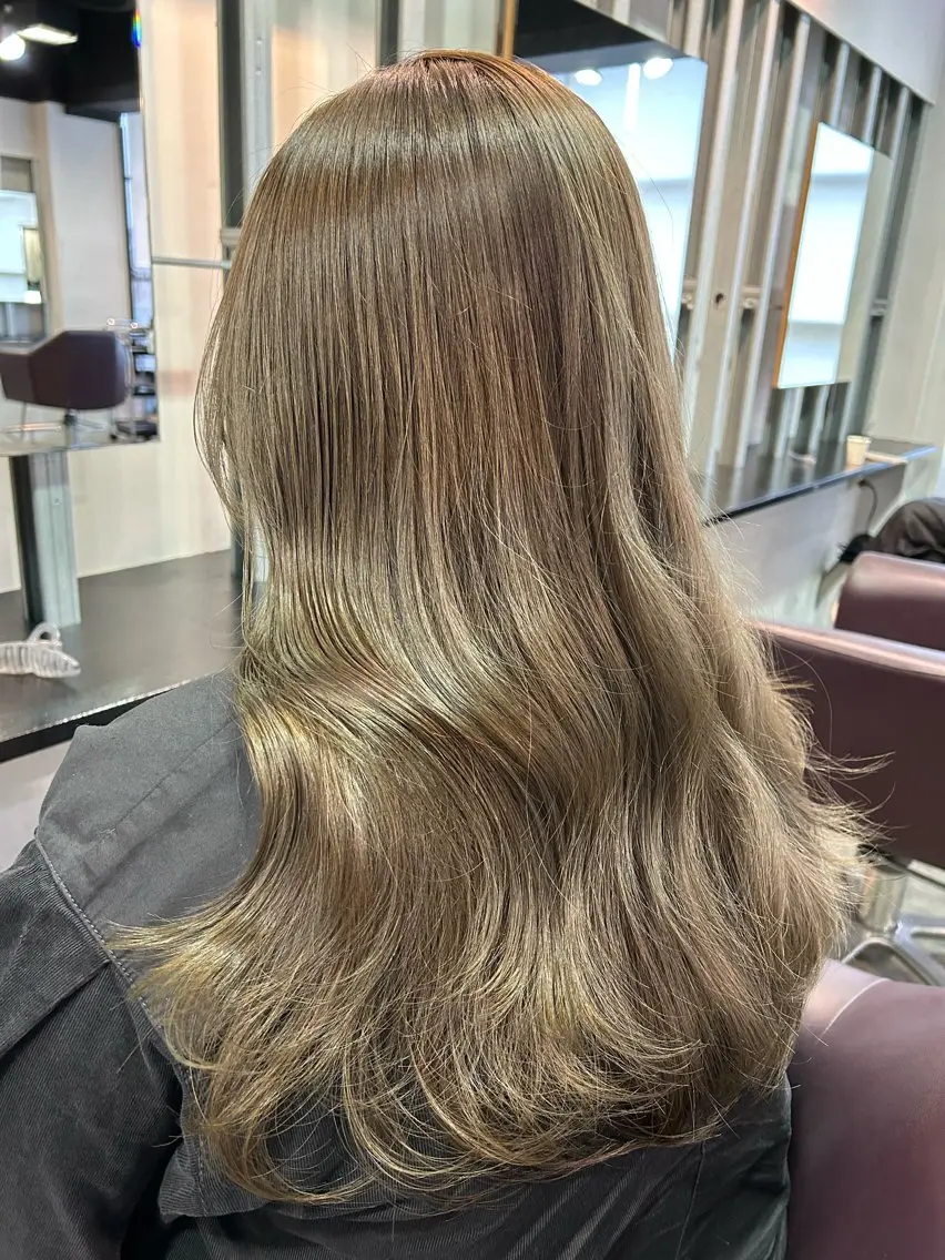 ロング カラー ベージュカラー ダブルカラー ハイトーンカラー ミルクティーベージュ トリートメント グレージュカラー🤎 mai🤎のヘアスタイル