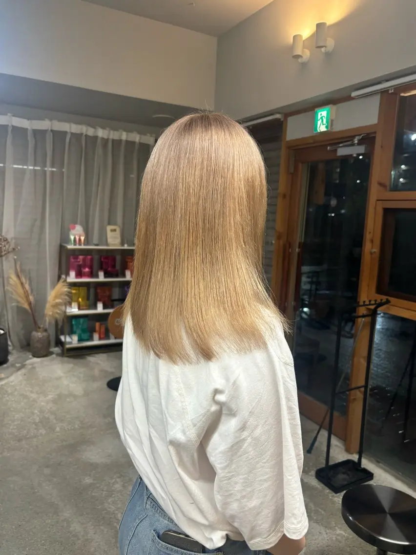 セミロング ヘアカラー ブリーチカラー/ にちかのヘアスタイル
