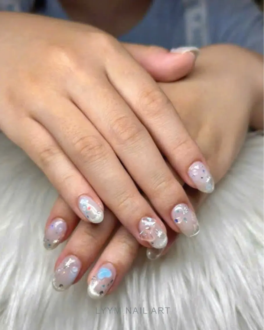 ネイル ホログラムネイル キラキラネイル 韓国ネイル 夏ネイル LYYM Salonのネイルデザイン