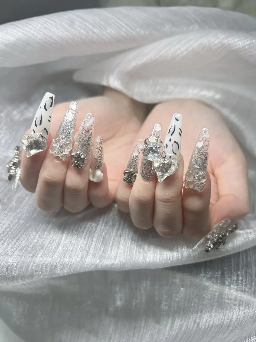 ネイル ハンドネイル Lee Nailsのネイルデザイン