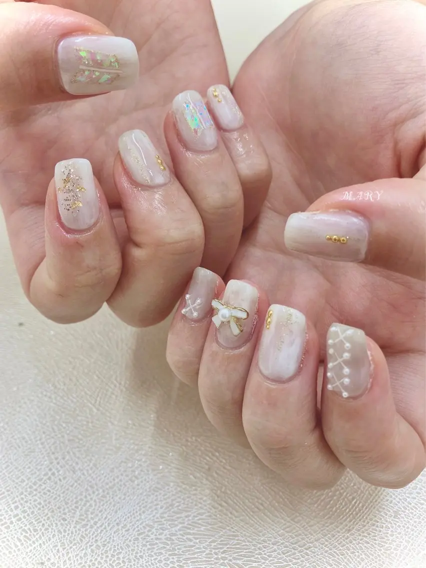 ネイル ゴールド ニュアンスネイル リボン ホワイト ハンドネイル Mary nail .narumiのネイルデザイン