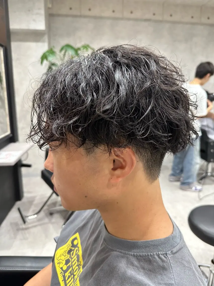 ショート パーマ メンズ メンズパーマ ツイストスパイラルパーマ スパイラルパーマ カット ユウ🪄 パーマ指名No1のヘアスタイル
