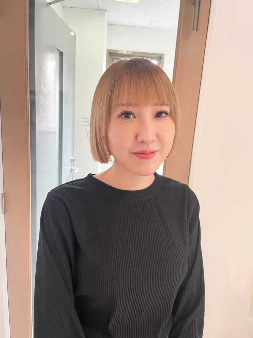ショート カラー ベージュカラー ブリーチ ボブ Takuma Suzuki中目黒のヘアスタイル