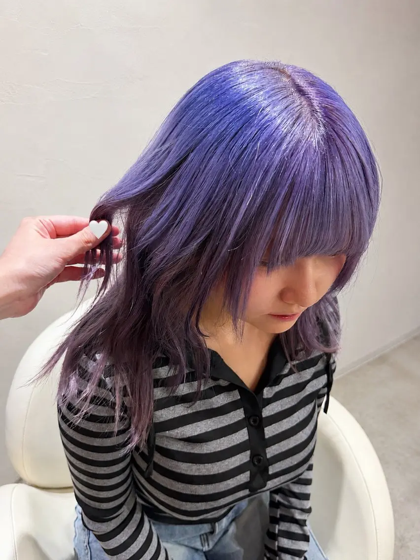 セミロング カラー パープルカラー ヘアカラー makoto 池袋 Roji ブリーチのヘアスタイル