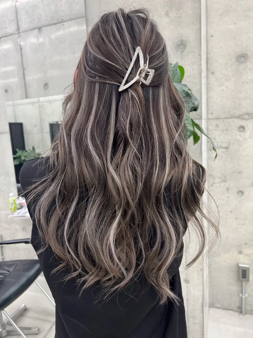 カラー ハイライトカラー BLEACHi /noeのヘアスタイル