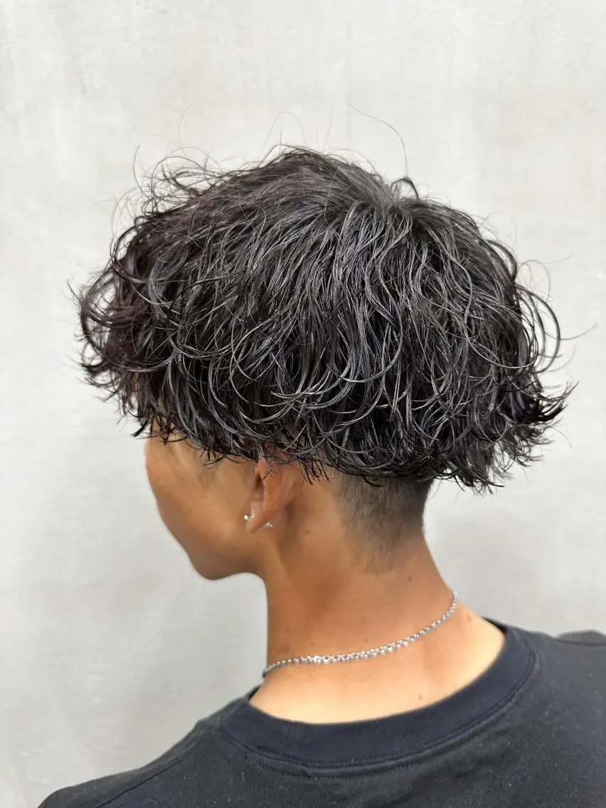 パーマ メンズ メンズパーマ 波巻きパーマ 山本 莉人のヘアスタイル