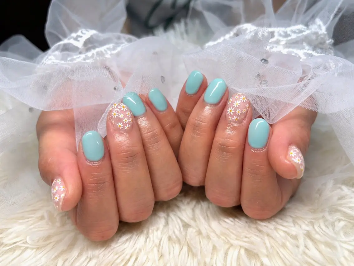 ネイル ハンドネイル パッチリオメメ Lianaのネイルデザイン