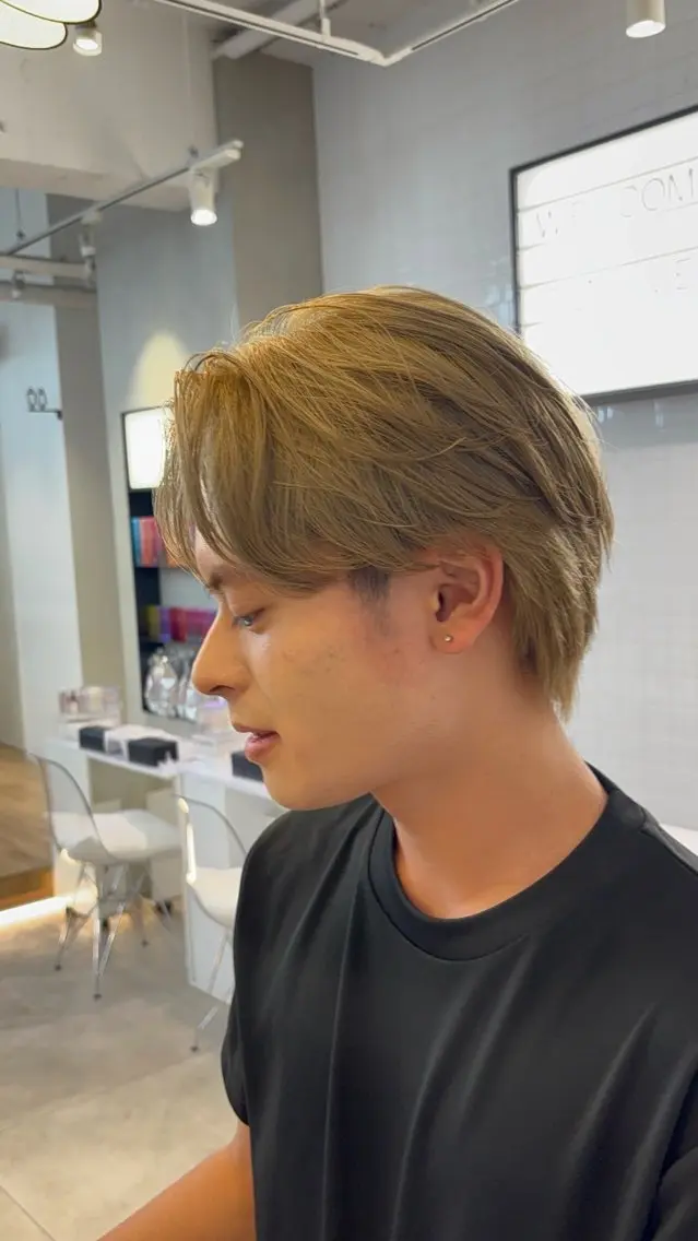 ミディアム カラー メンズ カット ヘアカラー センターパート/カラ ーメッシュ📍ユリのヘアスタイル