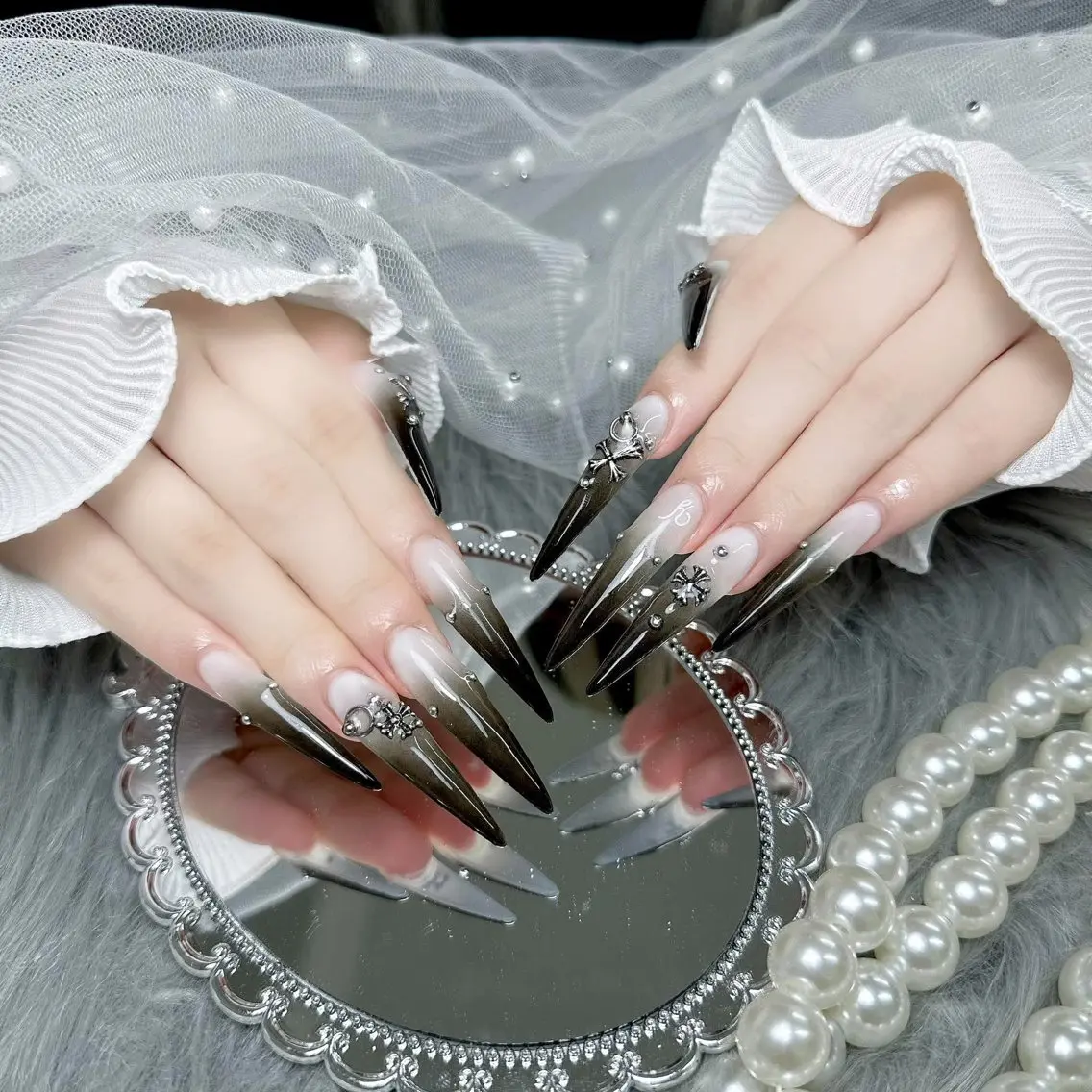 ネイル アートネイル ジェルネイル キラキラネイル 韓国ネイル ロングネイル ハンドネイル ハンドケア Nova Nailのネイルデザイン