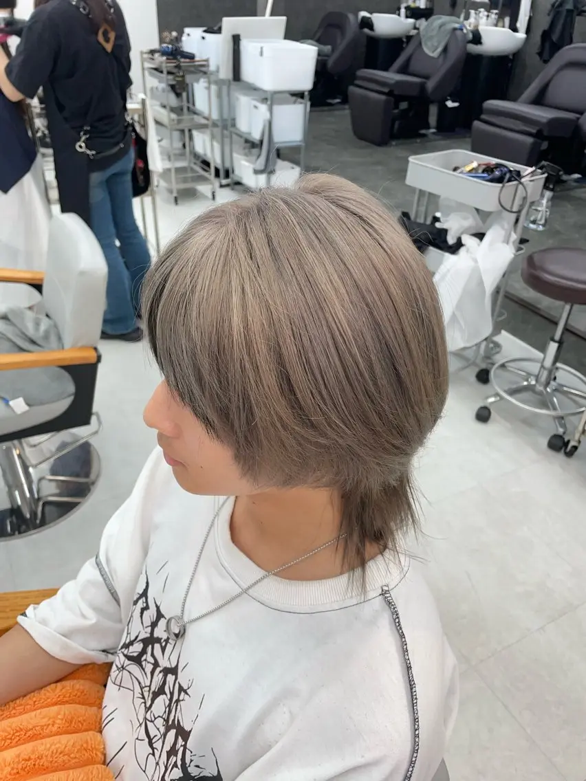 ショート ヘアカラー カトウ ジュンヤのヘアスタイル