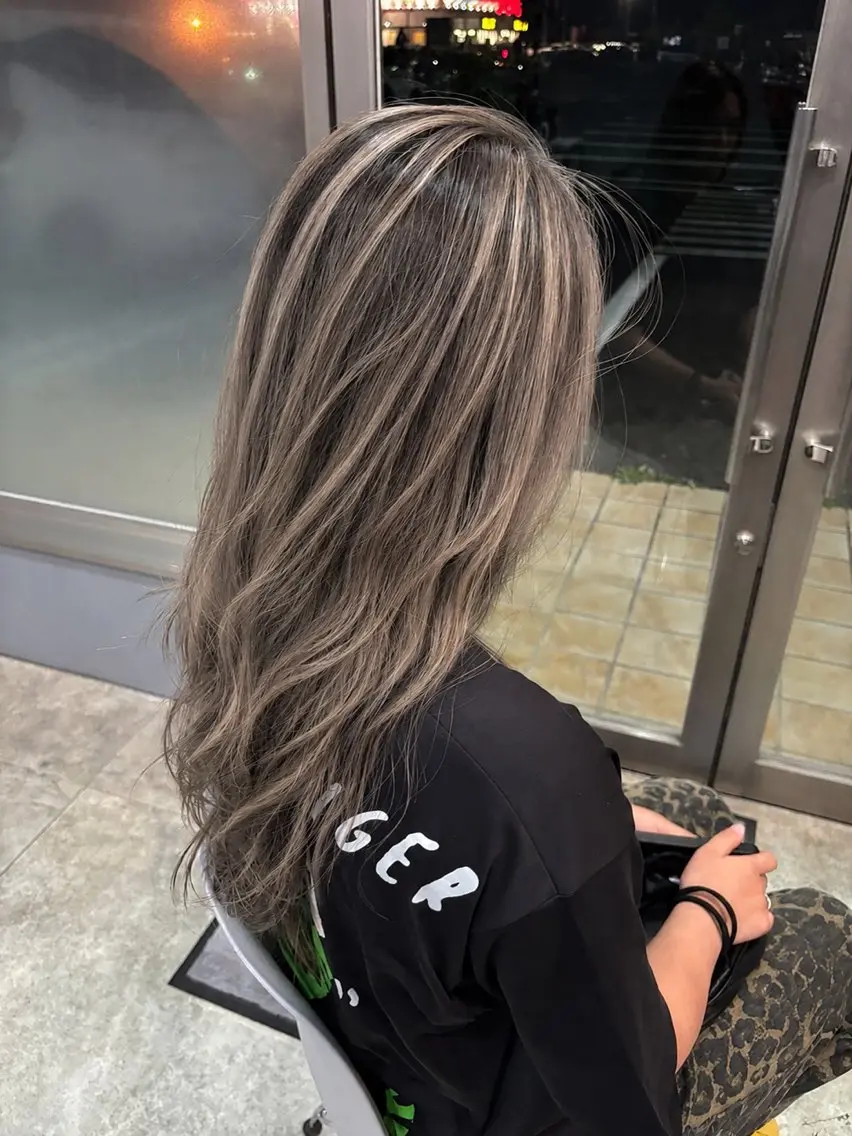 ロング カット ヘアカラー ✂︎GLITTER ✂︎Yuu✂︎のヘアスタイル