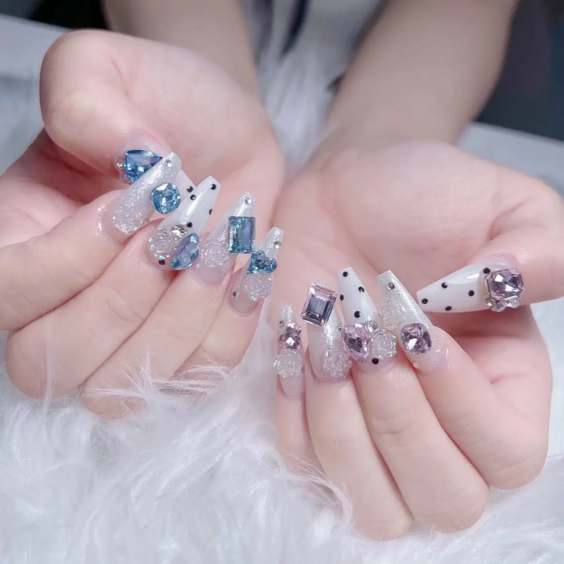 ネイル オーロラネイル クリアネイル 成人式 フラッシュネイル ジェルネイル ハンドネイル Amee Nail Salonのネイルデザイン