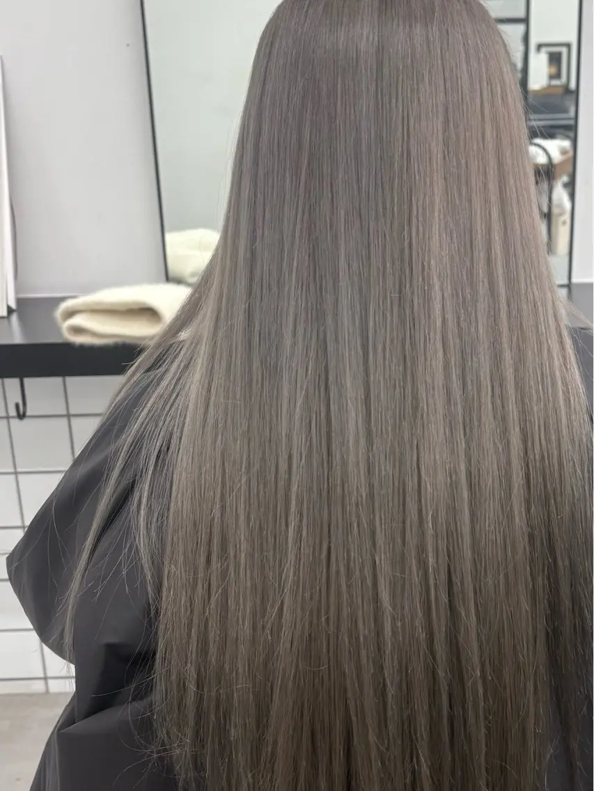 ロング カラー シルバー 🌟ゆりあ🌟 JILLSTUDIOのヘアスタイル