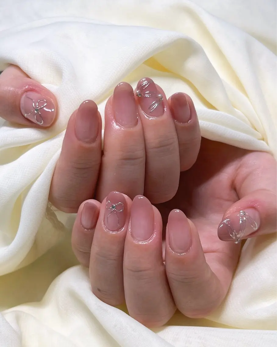 ネイル リボン シルバー シンプルネイル nail salon MUAのネイルデザイン