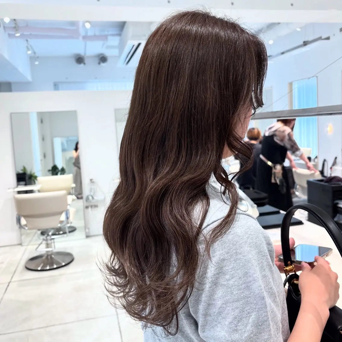 セミロング カラー ベージュカラー 透明感カラー グレージュ カーキグレージュ オリーブベージュ カット ヘアカラー トリートメント ヘッドスパ ヘアセット カジュアルを女っぽく 𝗮𝘆𝗮𝗰𝗼のヘアスタイル