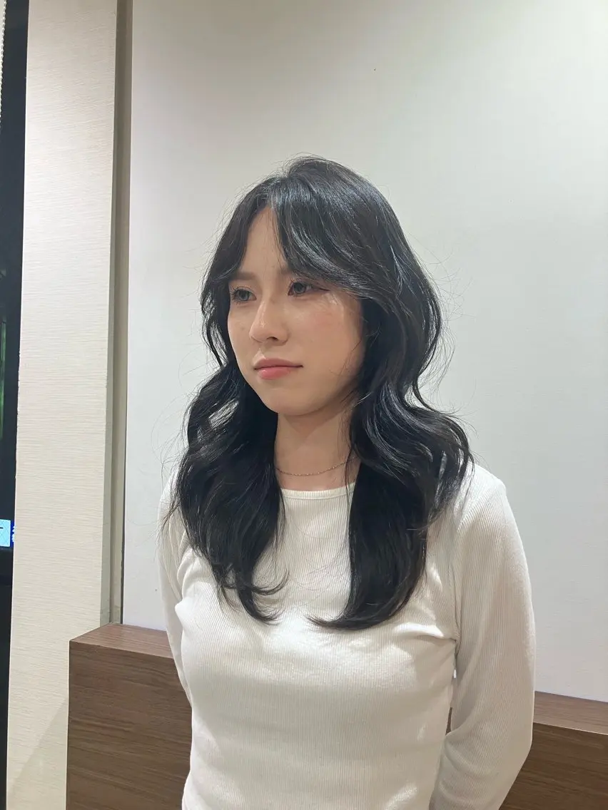 ヘアアレンジ 韓国風レイヤー& 透明感カラー✨のヘアスタイル