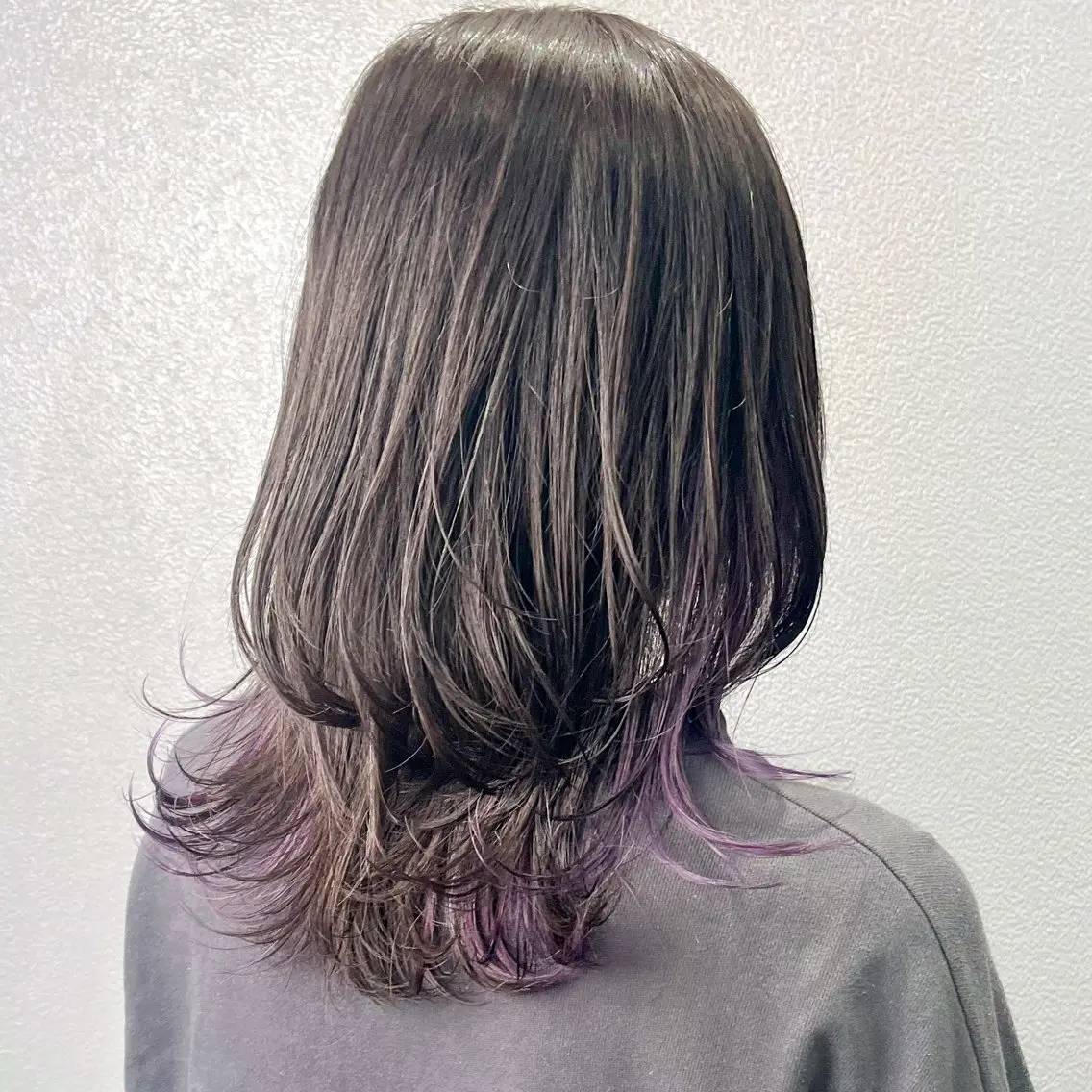 セミロング カラー パープルカラー ウルフカット カット ヘアカラー トリートメント 透明感カラー/パーマ 🌀アオノのヘアスタイル