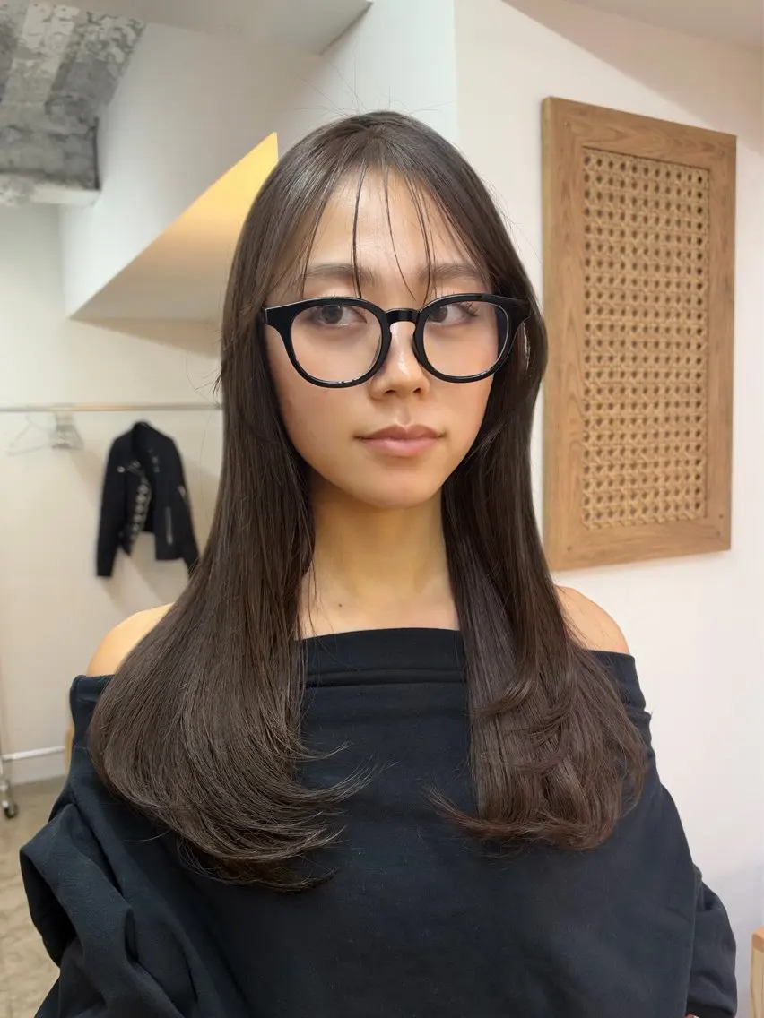セミロング カラー 顔周りカット レイヤーカット カット ヘアカラー トリートメント まさと透明感ベージュ カラーレイヤーカットのヘアスタイル