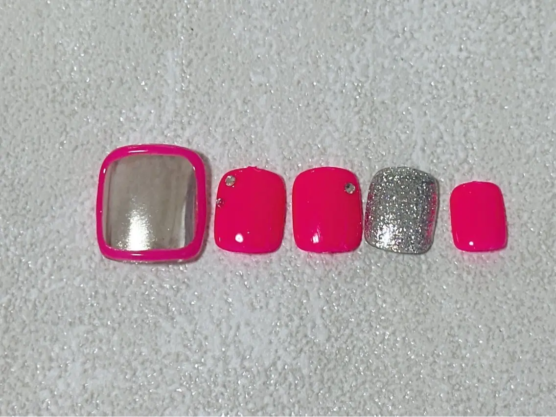 ネイル フットネイル ジェルネイル パラジェル 夏ネイル フットネイル kiki nail &brow二子玉川のネイルデザイン